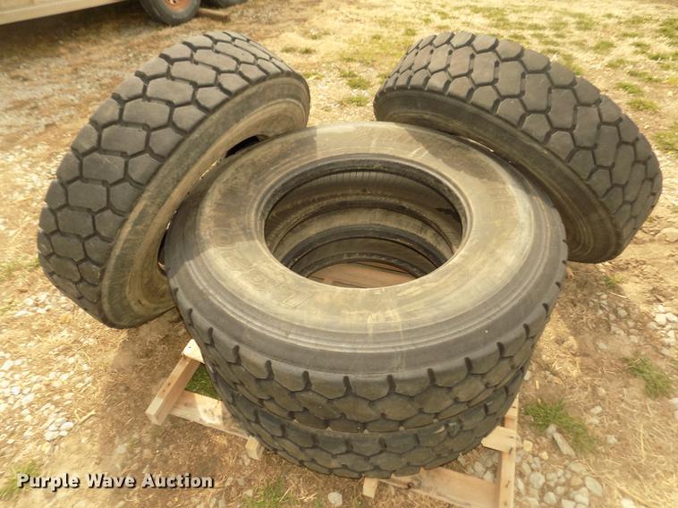image for item DO9008 (12) 12R22.5 tires