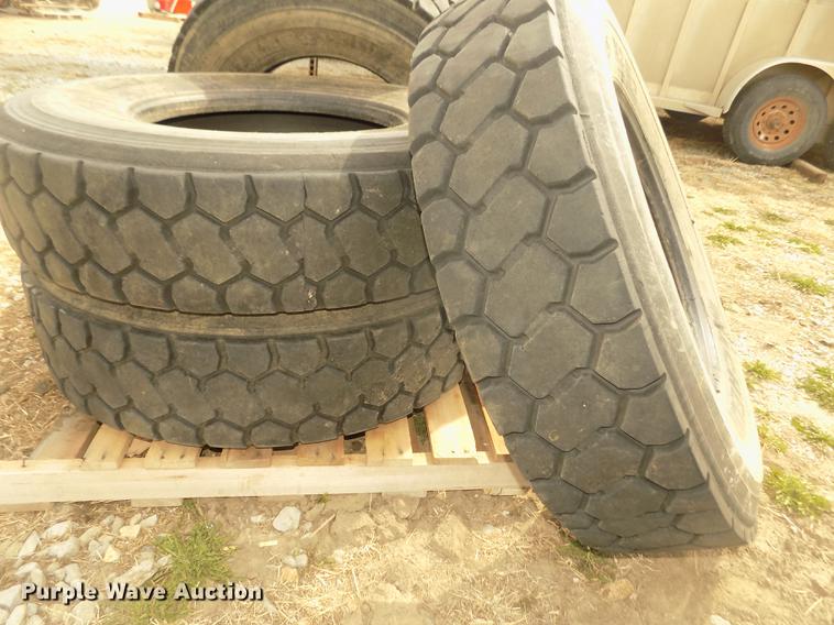 image for item DO9008 (12) 12R22.5 tires