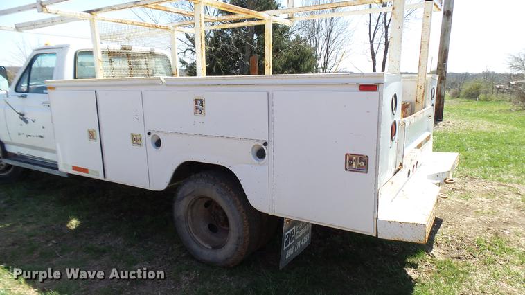image for item DP9546 1991 Ford F450 Super Duty Lariat XLT utility truck