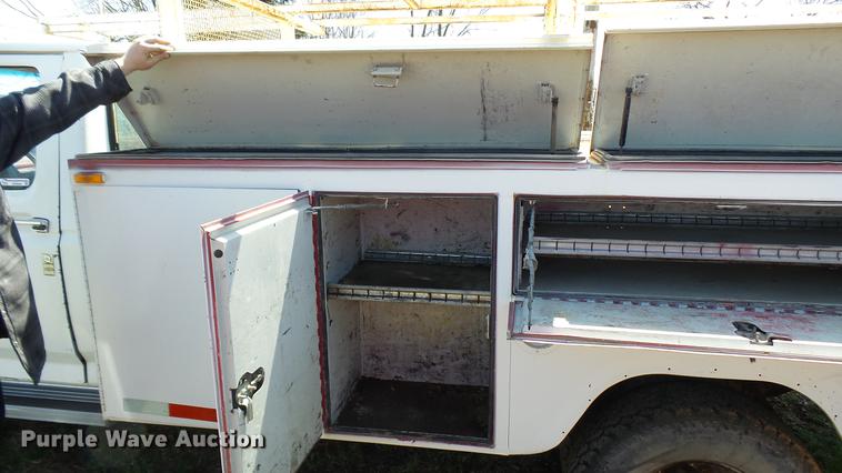 image for item DP9546 1991 Ford F450 Super Duty Lariat XLT utility truck