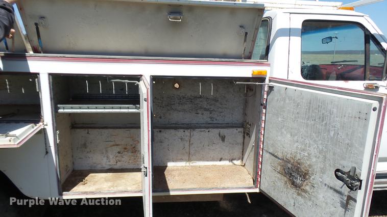 image for item DP9546 1991 Ford F450 Super Duty Lariat XLT utility truck