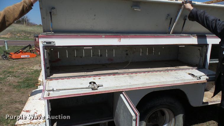 image for item DP9546 1991 Ford F450 Super Duty Lariat XLT utility truck