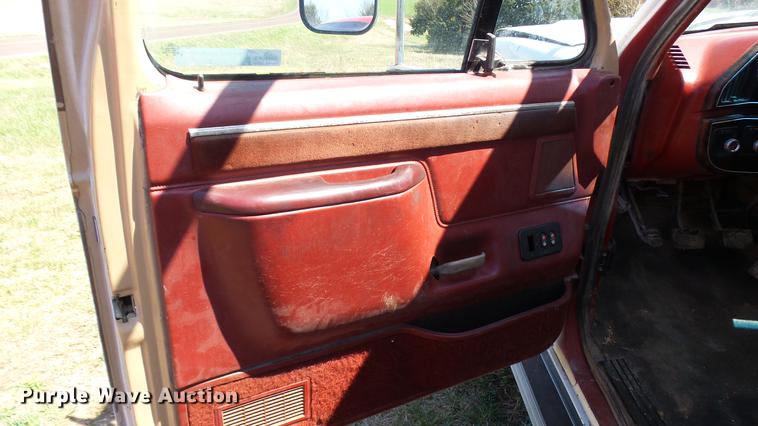 image for item DP9546 1991 Ford F450 Super Duty Lariat XLT utility truck