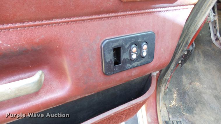 image for item DP9546 1991 Ford F450 Super Duty Lariat XLT utility truck