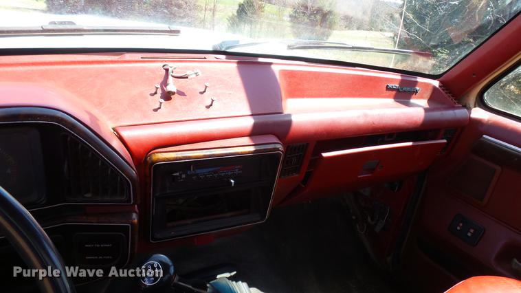 image for item DP9546 1991 Ford F450 Super Duty Lariat XLT utility truck