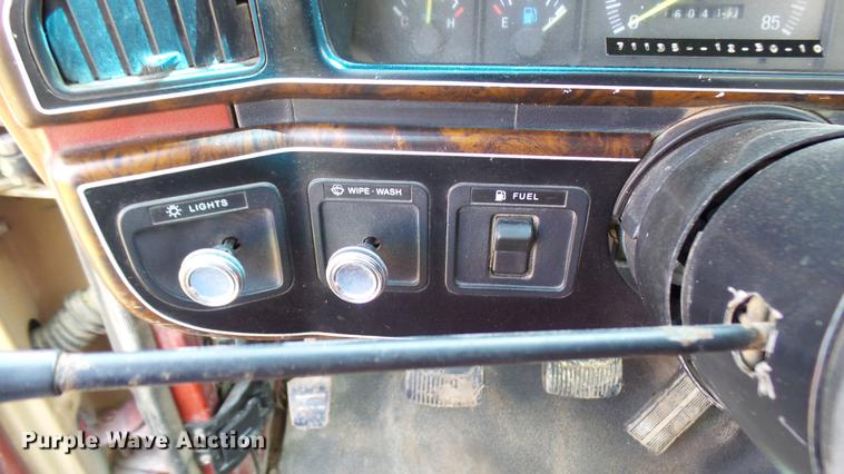 image for item DP9546 1991 Ford F450 Super Duty Lariat XLT utility truck