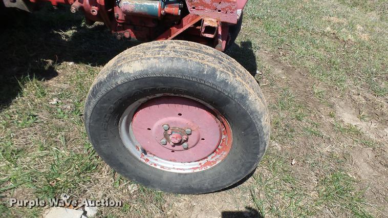 image for item DP9548 Kubota L210 tractor