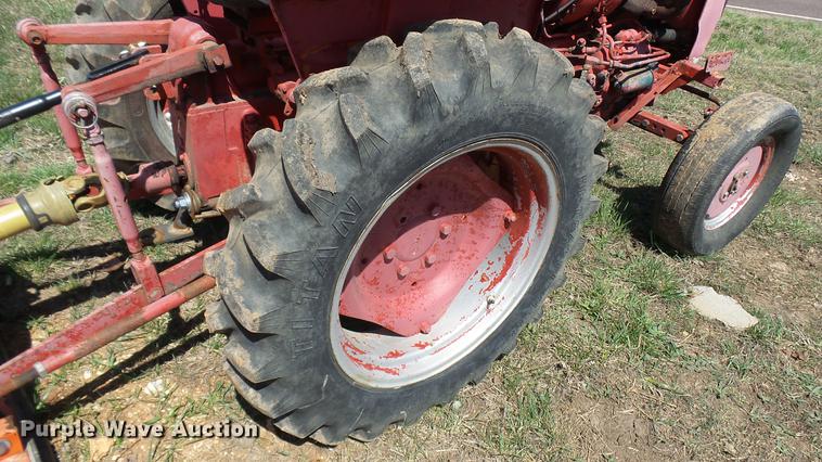 image for item DP9548 Kubota L210 tractor