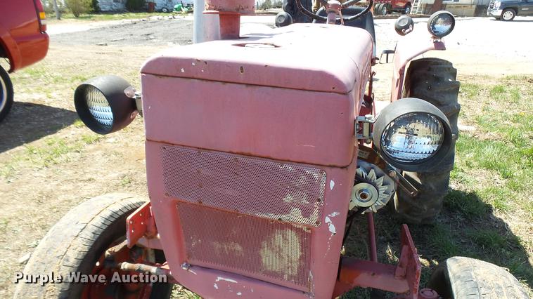 image for item DP9548 Kubota L210 tractor