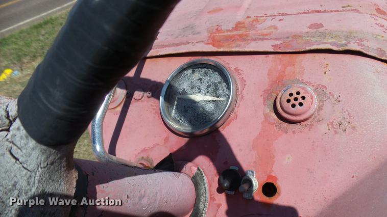 image for item DP9548 Kubota L210 tractor