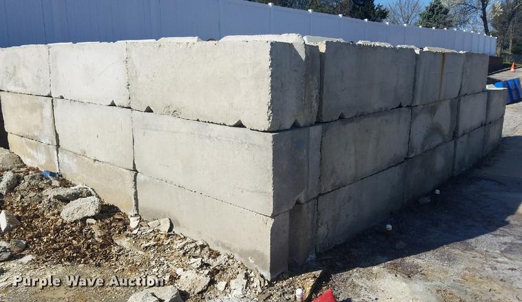 image for item DS9544 (28) concrete blocks