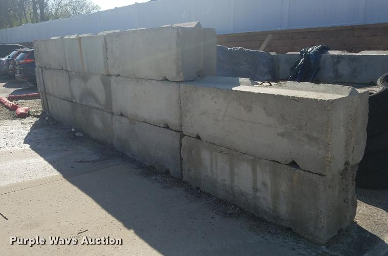 image for item DS9544 (28) concrete blocks