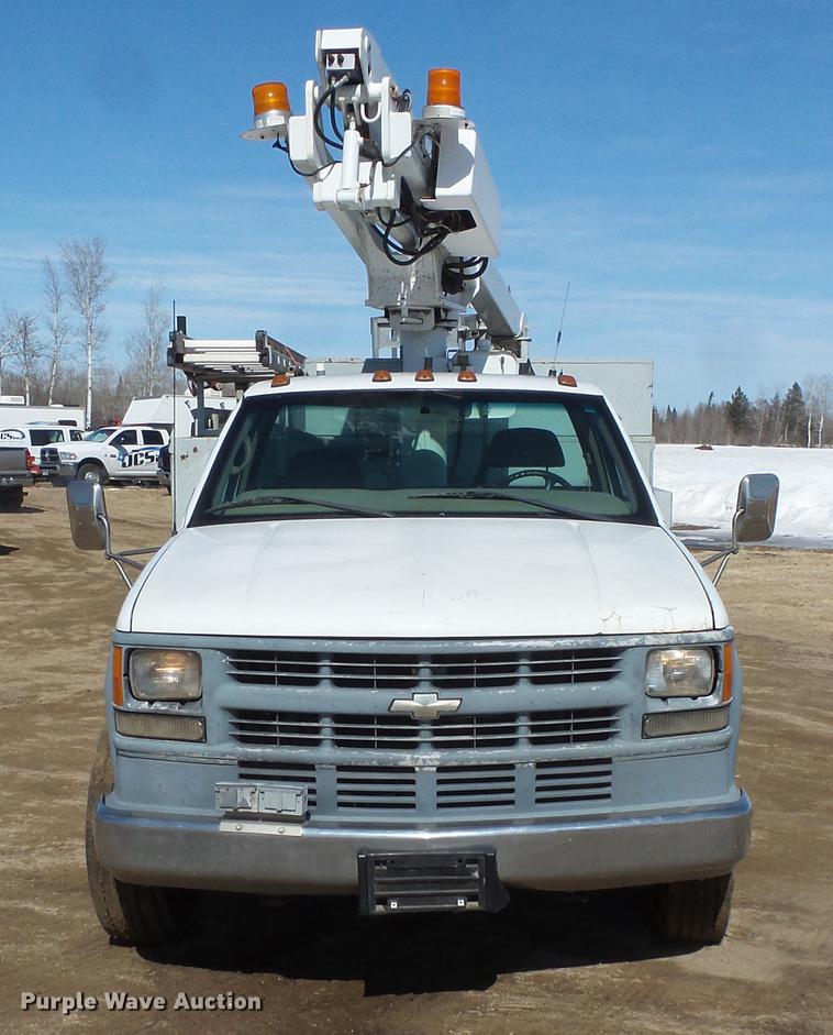 image for item DW9646 1999 Chevrolet 3500 bucket truck