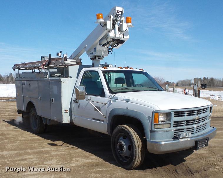 image for item DW9646 1999 Chevrolet 3500 bucket truck