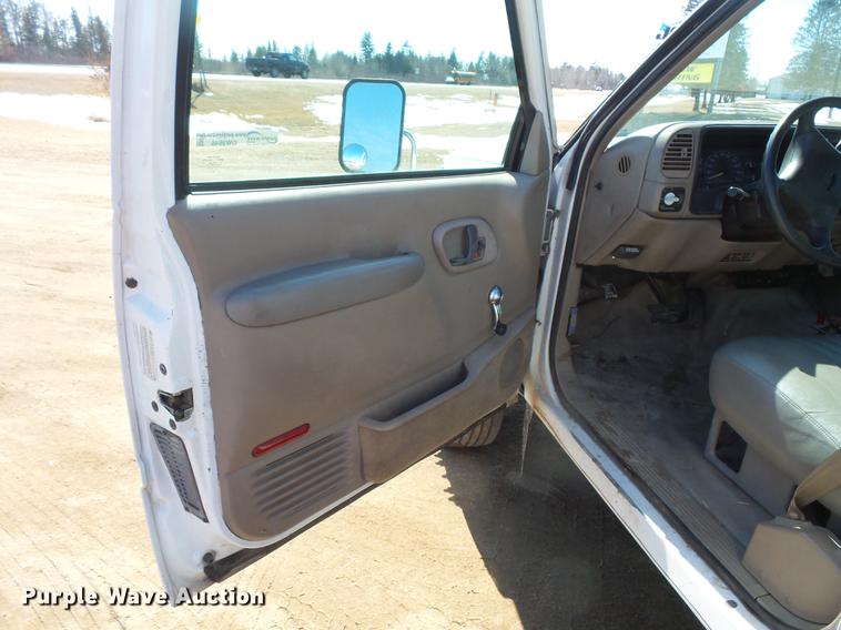 image for item DW9646 1999 Chevrolet 3500 bucket truck