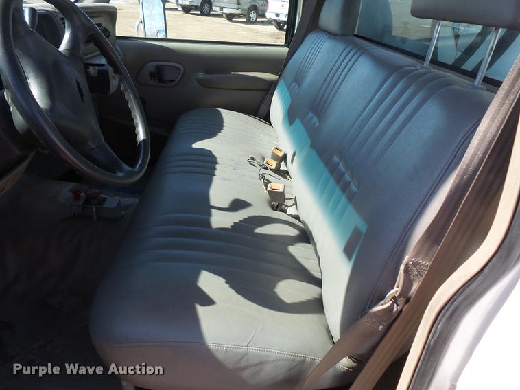 image for item DW9646 1999 Chevrolet 3500 bucket truck