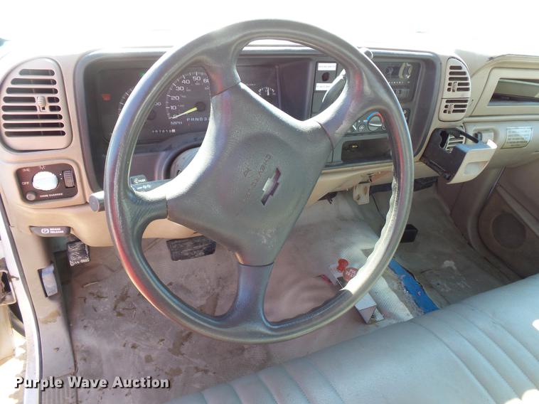 image for item DW9646 1999 Chevrolet 3500 bucket truck