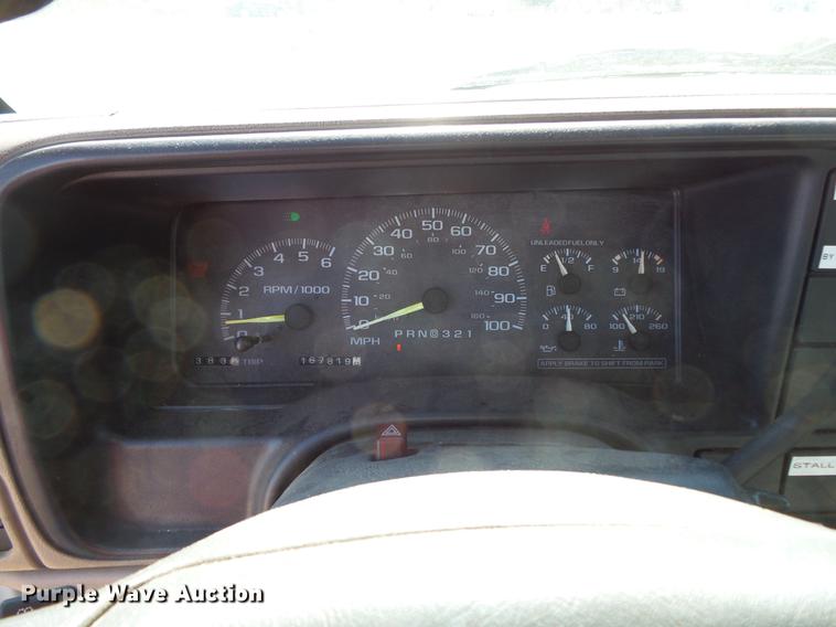 image for item DW9646 1999 Chevrolet 3500 bucket truck