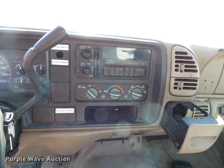 image for item DW9646 1999 Chevrolet 3500 bucket truck