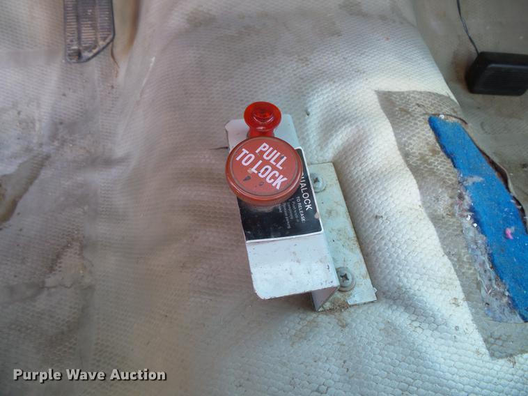 image for item DW9646 1999 Chevrolet 3500 bucket truck