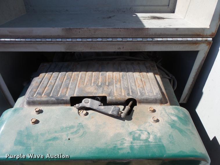 image for item DW9646 1999 Chevrolet 3500 bucket truck