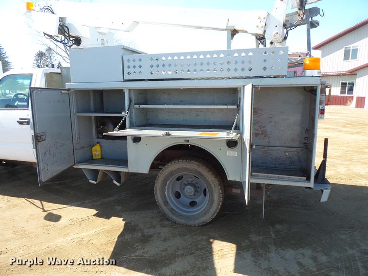 image for item DW9646 1999 Chevrolet 3500 bucket truck
