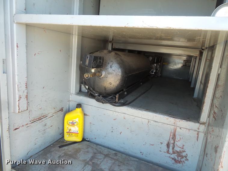 image for item DW9646 1999 Chevrolet 3500 bucket truck