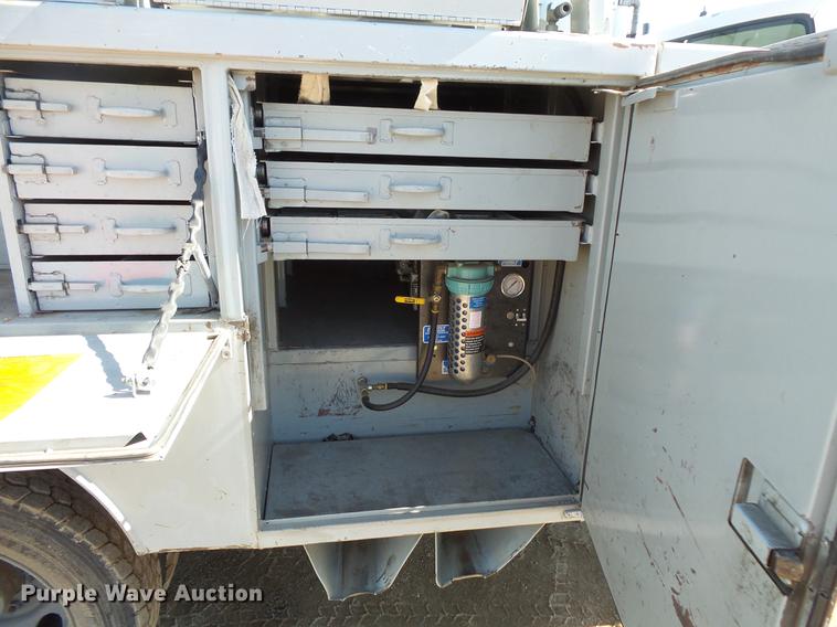 image for item DW9646 1999 Chevrolet 3500 bucket truck