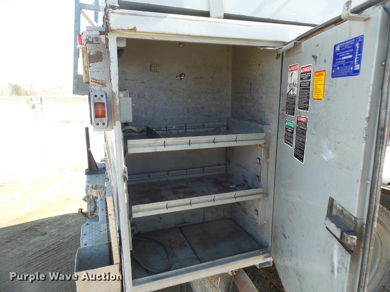 image for item DW9646 1999 Chevrolet 3500 bucket truck