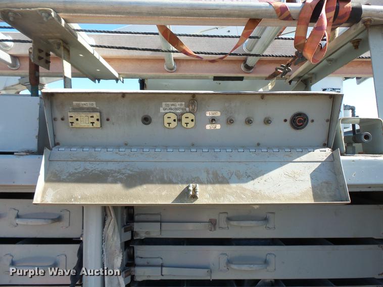 image for item DW9646 1999 Chevrolet 3500 bucket truck