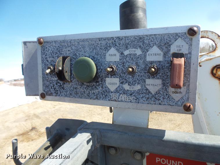 image for item DW9646 1999 Chevrolet 3500 bucket truck