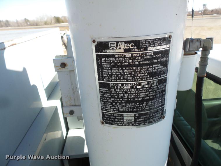 image for item DW9646 1999 Chevrolet 3500 bucket truck