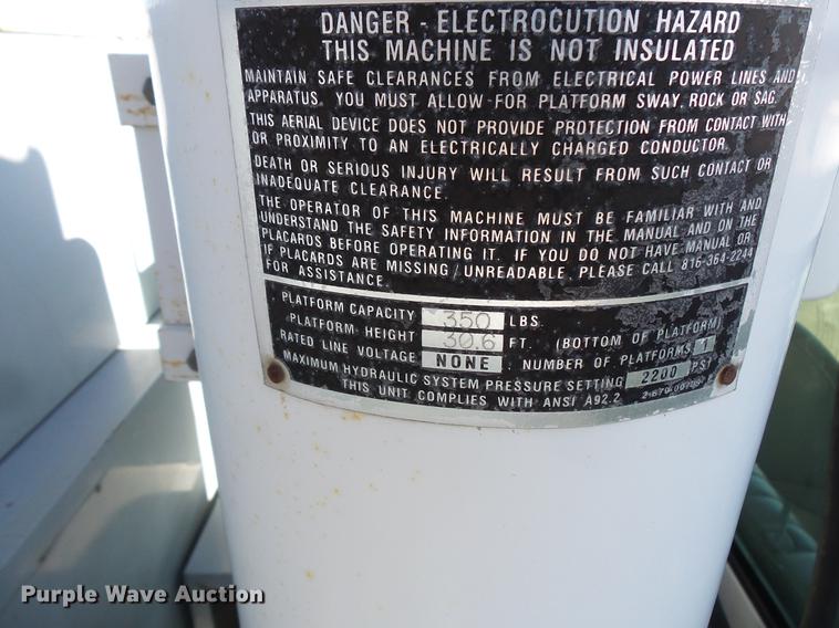 image for item DW9646 1999 Chevrolet 3500 bucket truck