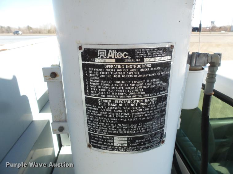 image for item DW9646 1999 Chevrolet 3500 bucket truck