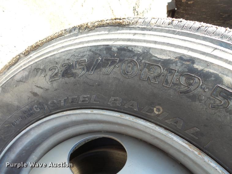 image for item DW9646 1999 Chevrolet 3500 bucket truck