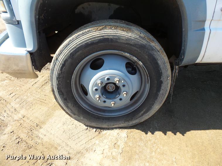 image for item DW9646 1999 Chevrolet 3500 bucket truck