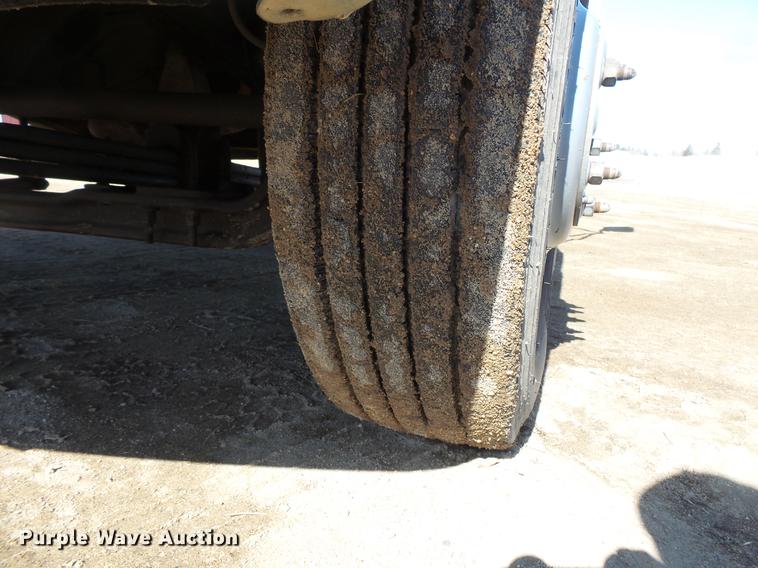 image for item DW9646 1999 Chevrolet 3500 bucket truck