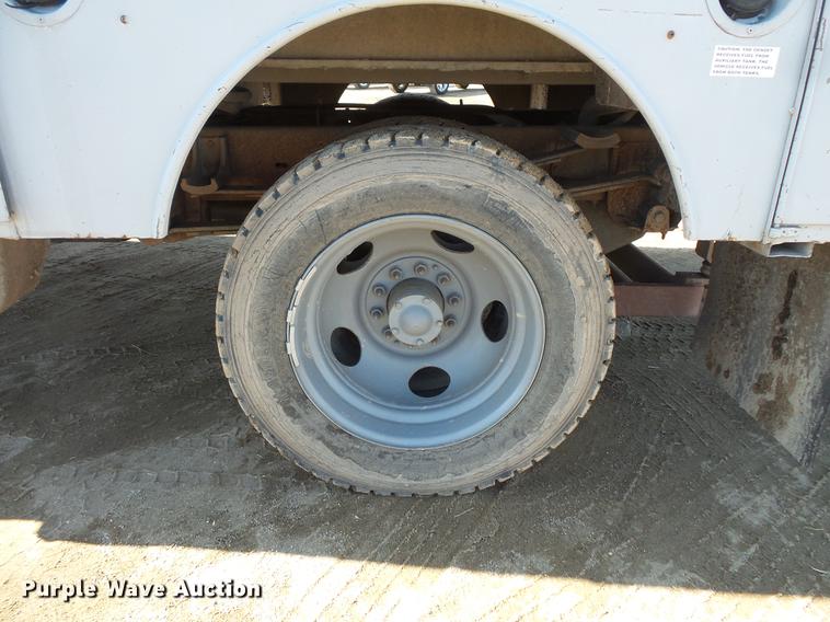 image for item DW9646 1999 Chevrolet 3500 bucket truck