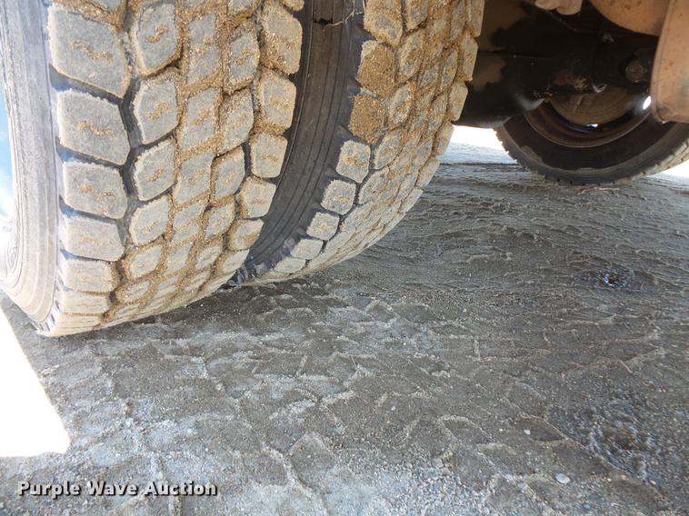 image for item DW9646 1999 Chevrolet 3500 bucket truck