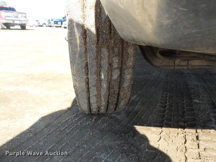 image for item DW9646 1999 Chevrolet 3500 bucket truck