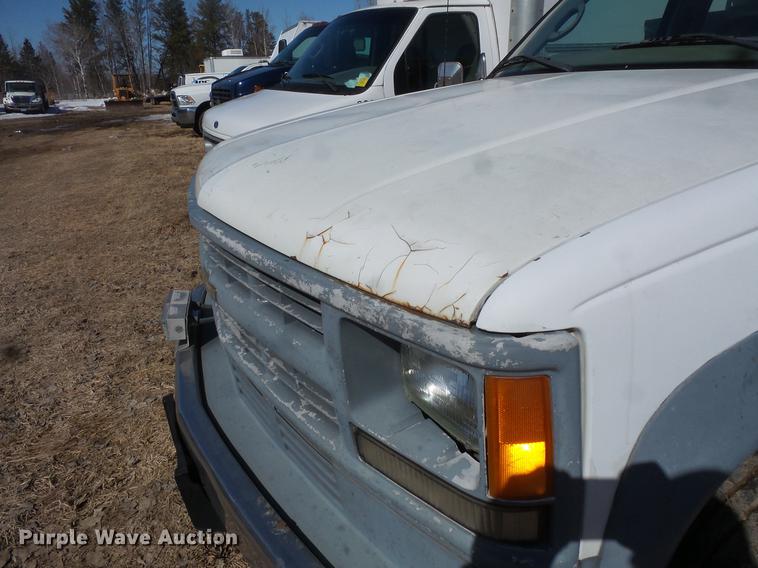 image for item DW9646 1999 Chevrolet 3500 bucket truck