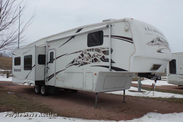 image for item DW9711 2007 Montana 3400RL camper