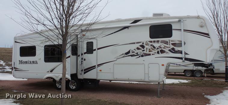 image for item DW9711 2007 Montana 3400RL camper
