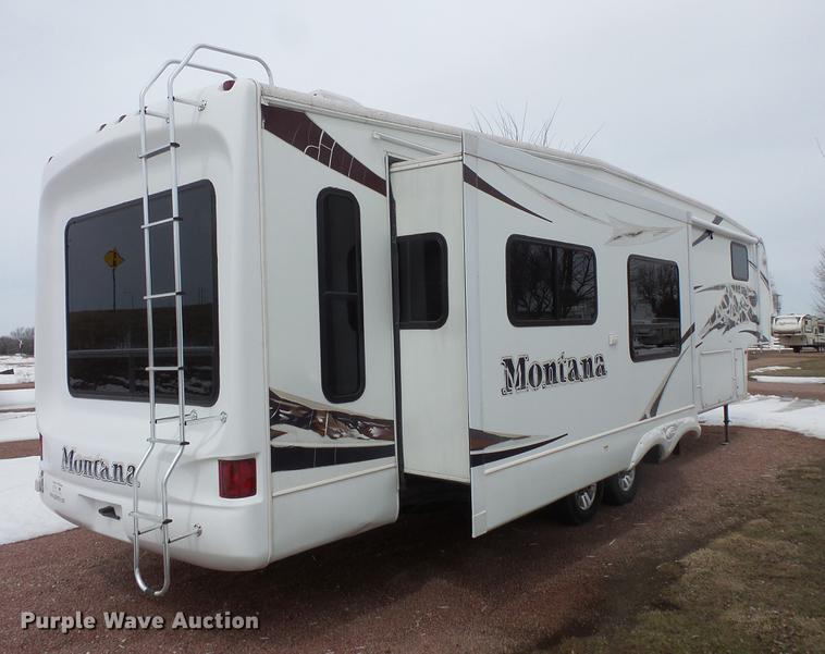image for item DW9711 2007 Montana 3400RL camper