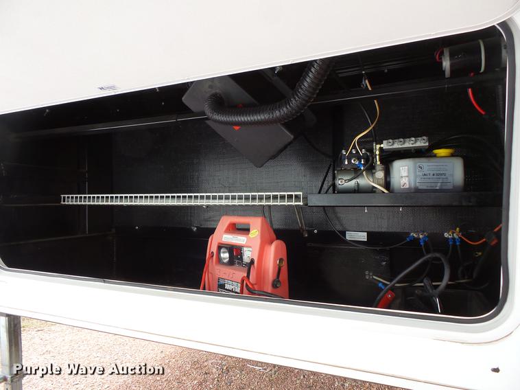 image for item DW9711 2007 Montana 3400RL camper