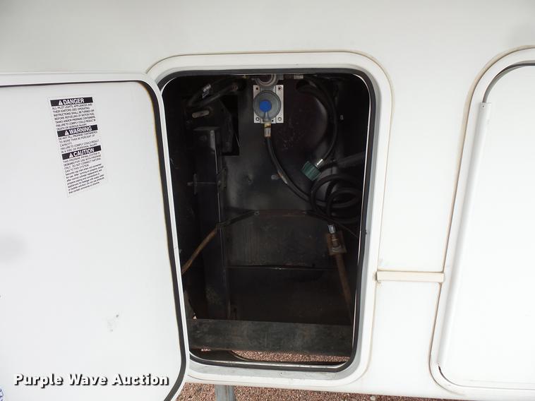 image for item DW9711 2007 Montana 3400RL camper