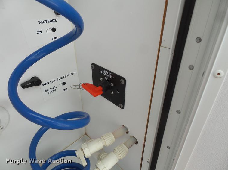 image for item DW9711 2007 Montana 3400RL camper