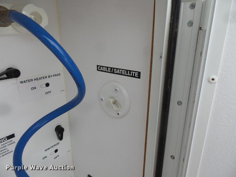 image for item DW9711 2007 Montana 3400RL camper