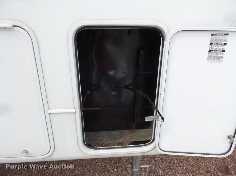 image for item DW9711 2007 Montana 3400RL camper