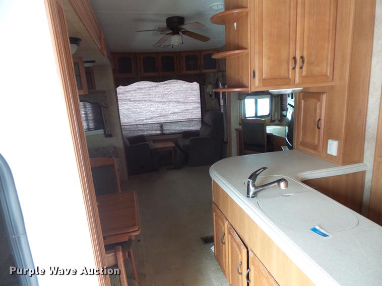 image for item DW9711 2007 Montana 3400RL camper